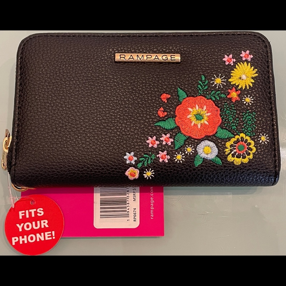 Wristlet wallet with flowers